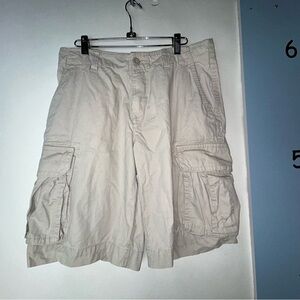Tommy Hilfiger Men's Cream/Beige Cargo Shorts‎ 31